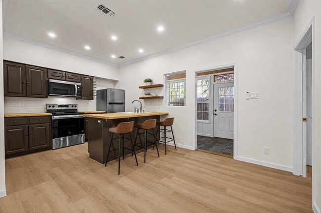 Photo - 1307 Kinney Ave
