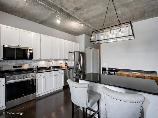 Photo - 321 S Sangamon St