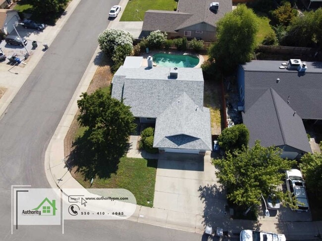 Photo - 1729 Marigold Way