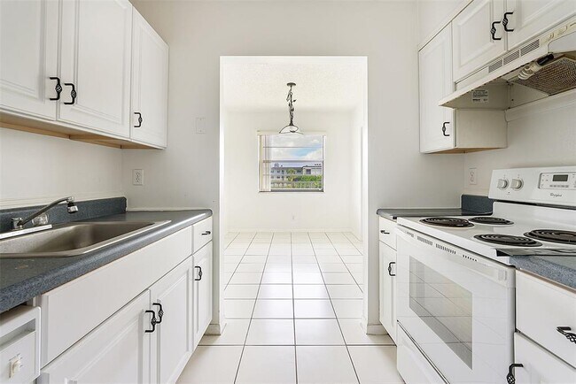 Photo - 500 NE 2nd St Unidad 326