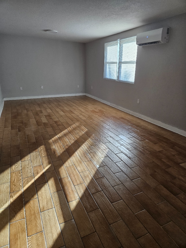 Building Photo - 6995 Dahlia Dr