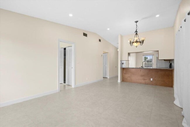 Photo - 5540 Lakewood Cir S