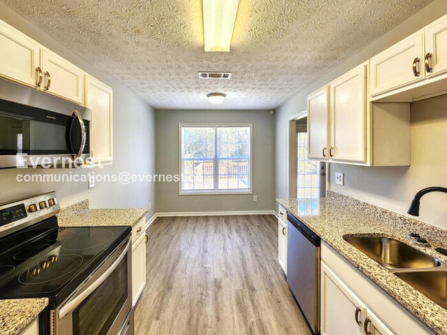 Photo - 511 White Oak Dr