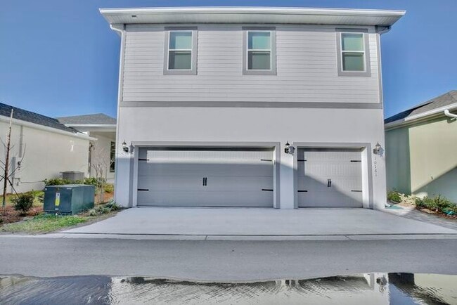 Building Photo - Modern 1/1 Garage Apartment Living in the Heart of Laureate Park!