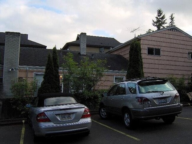 Building Photo - B065352P Unit 3