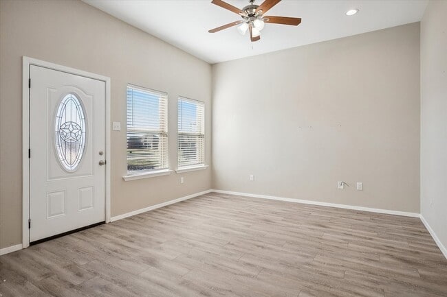 Photo - 518 Wood Dr