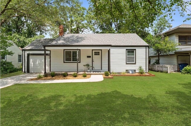 Building Photo - 2520 E Aloma St