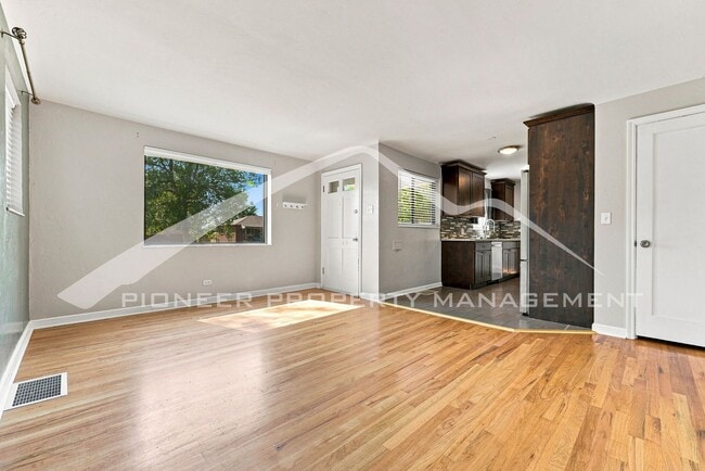 Photo - 3270 Newport St