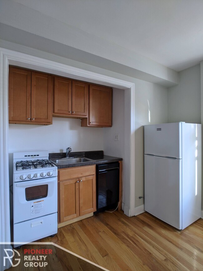 Photo - 737 W Belmont Ave Unit 214-RA