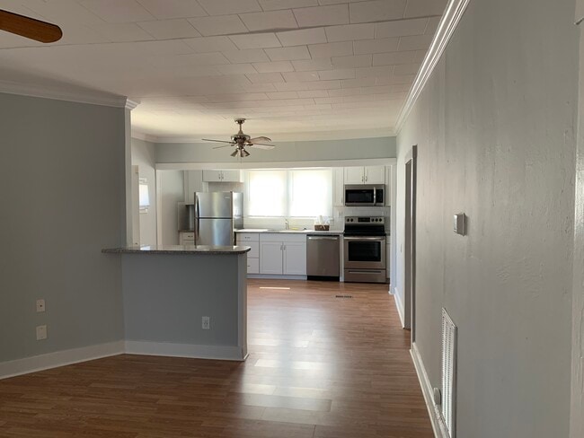 Photo - 421 Woodlawn Ave