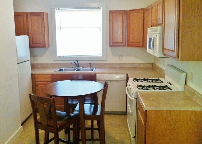 Photo - 202 Williams St