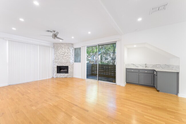 Living room - 1338 Harvard St