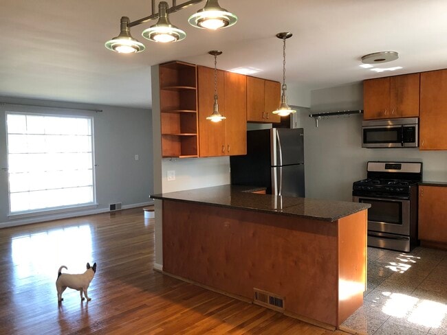 Photo - 710 Broadview Ave