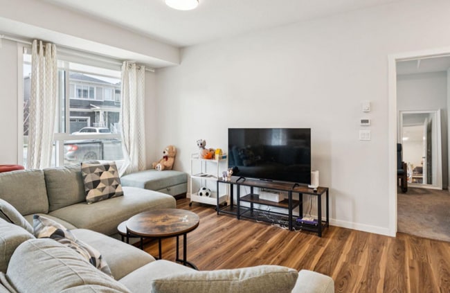 Photo - 33 Carringham Gate NW Unit 1105