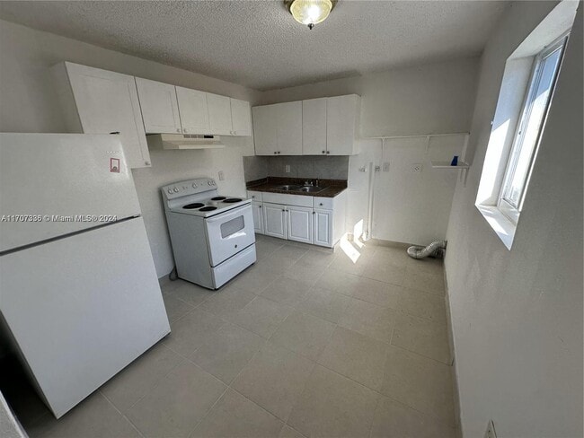 Building Photo - 424 NW 13th St Unit 0 Rental