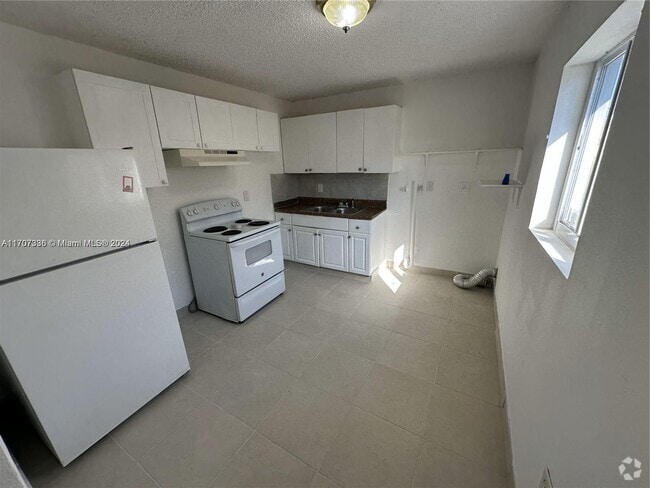 Building Photo - 424 NW 13th St Unit 0 Rental