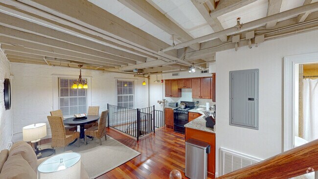 Building Photo - 206 S Market St Rental