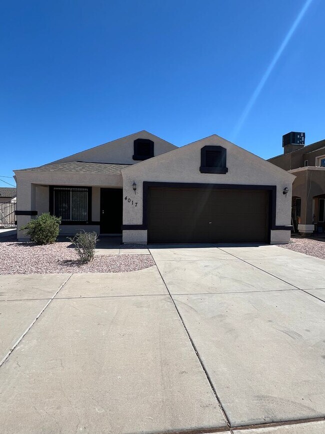 Building Photo - South Phoenix 4 Bed 2 Bath Rental