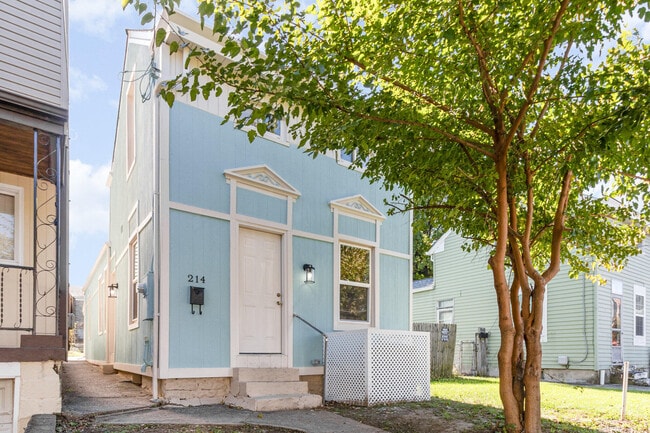 Building Photo - 214 W 9th St