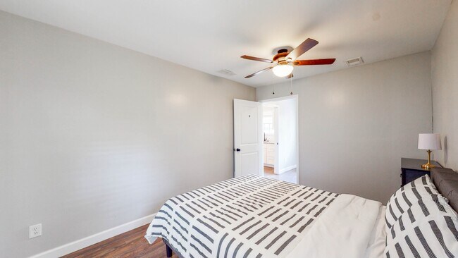 Photo - 2052 Baker Rd NW