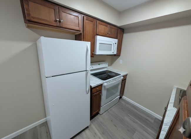 Photo - 407 Holiday Dr