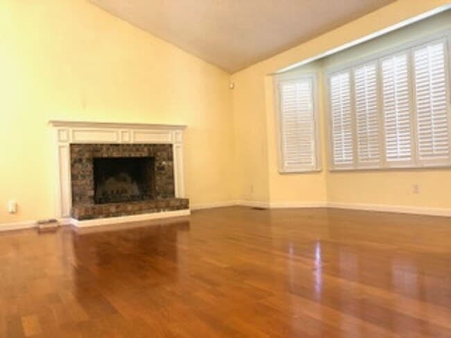 Photo - Spacious 4 bedroom in Finn Hill/Juanita area in a cul-de-sac with large backyard