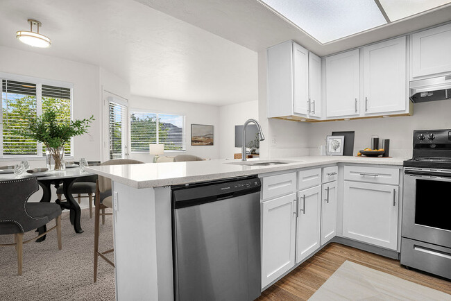Building Photo - Creekside Village Rental