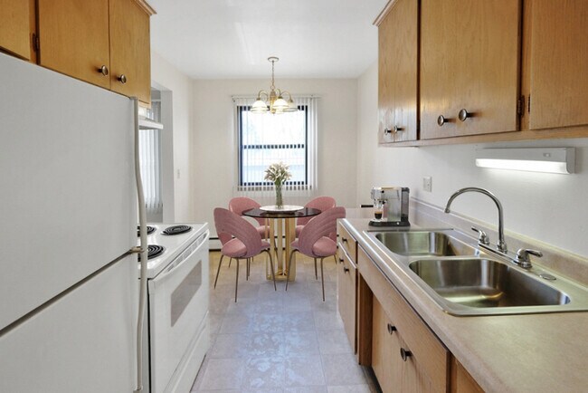 Photo - Larpenteur Crossing