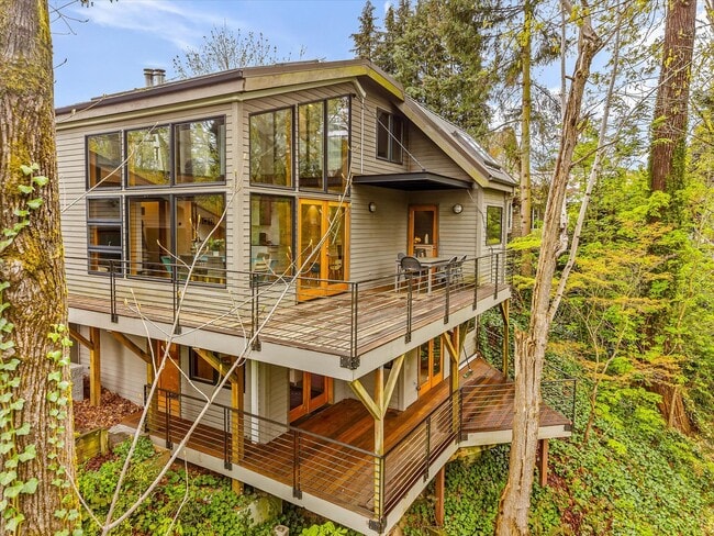 Building Photo - Beautiful 3BR 2.5BA Home Backing to Ravenna Park | 2,970 Sq Ft