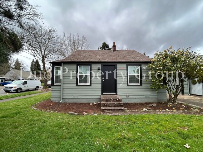 Building Photo - 13th &amp; Chambers Unit Chambers