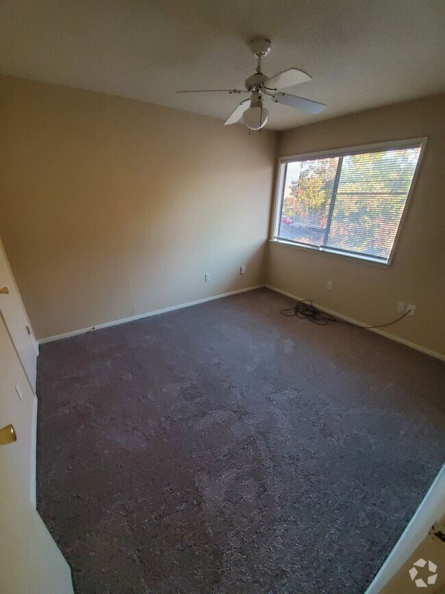 Building Photo - College Station -- 2 / 1.5 Townhome-Style ...