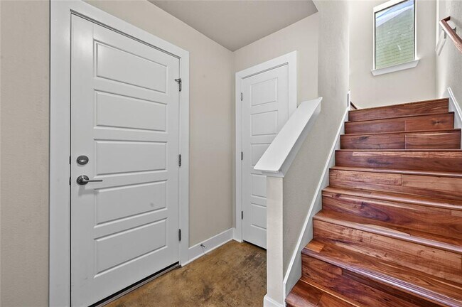 Photo - 1504 Lorraine Loop Unidad B