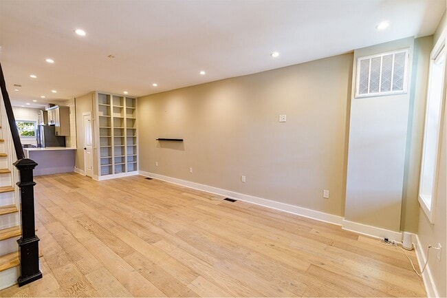 Photo - Beautifully Updated 4 Bed/3.5 Bath Row-Hom...