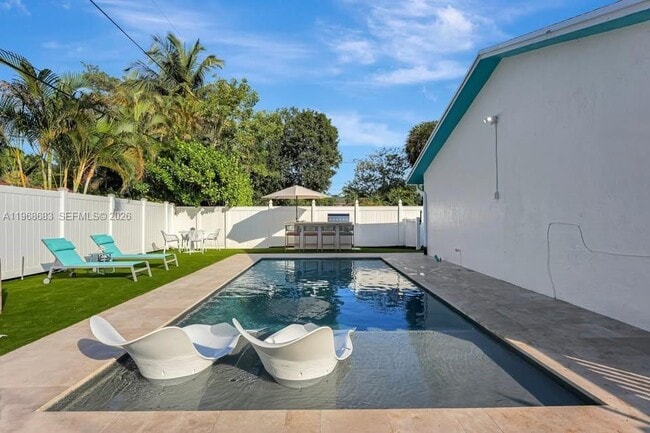 Building Photo - 1319 SW 30th St Unit A