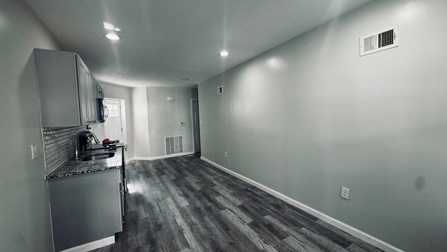 Building Photo - 228 S Edgewood St Unit 1