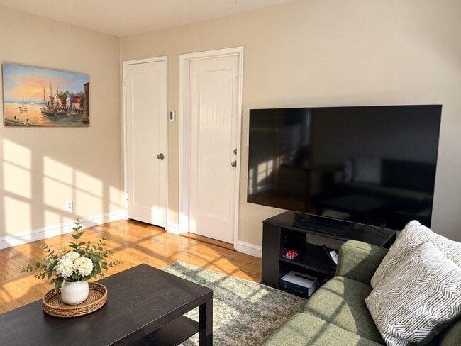180 S Main St Unit 5
