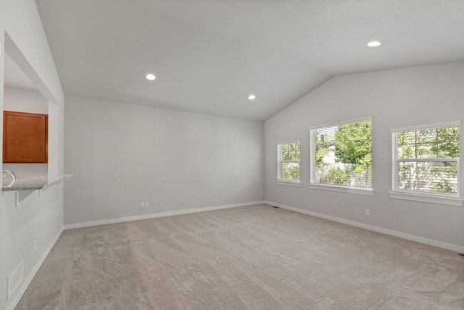 Photo - 290 E Chestnut