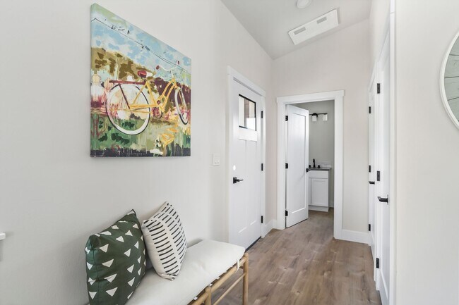 Photo - 2 Bed/1 Bath Duplex Apartment with Two Car... Unit 2