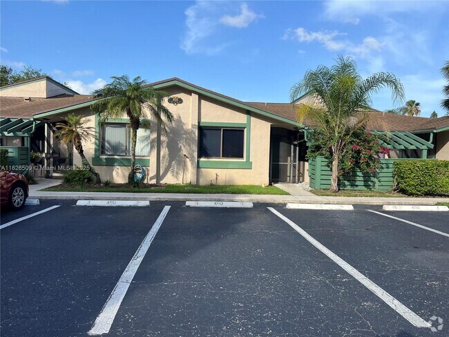 Building Photo - 460 Lakeview Dr Rental