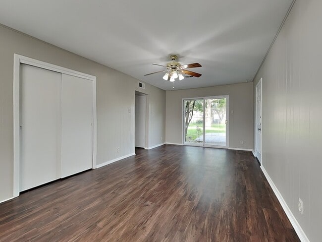 Photo - 2423 Mark Dr