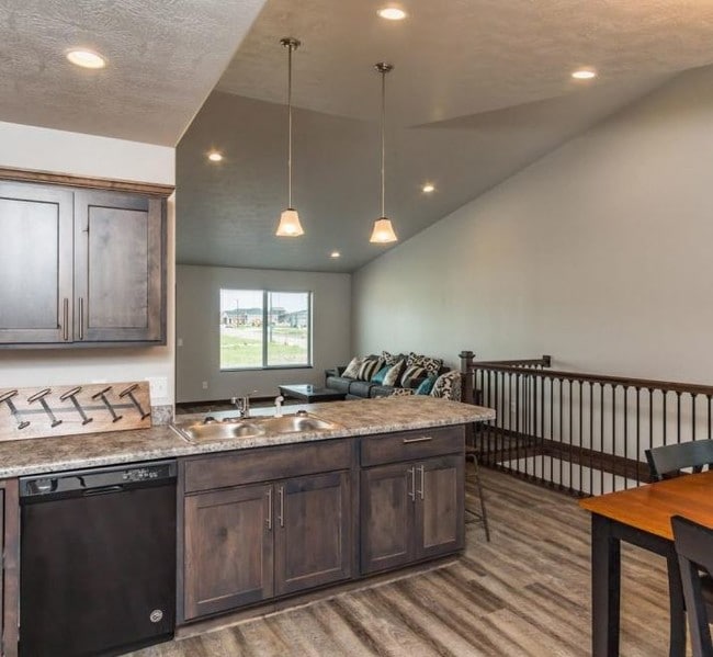 Sunburst Townhomes - Sunburst Townhomes