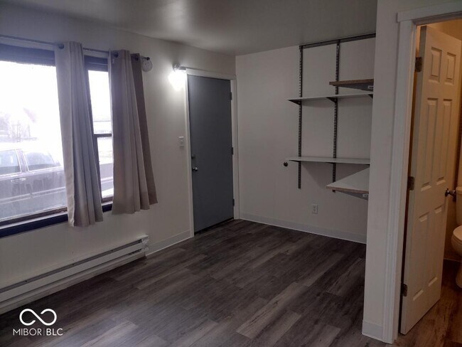 125 W Chestnut St