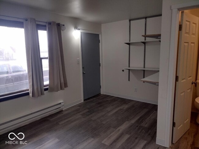 Photo - 125 W Chestnut St