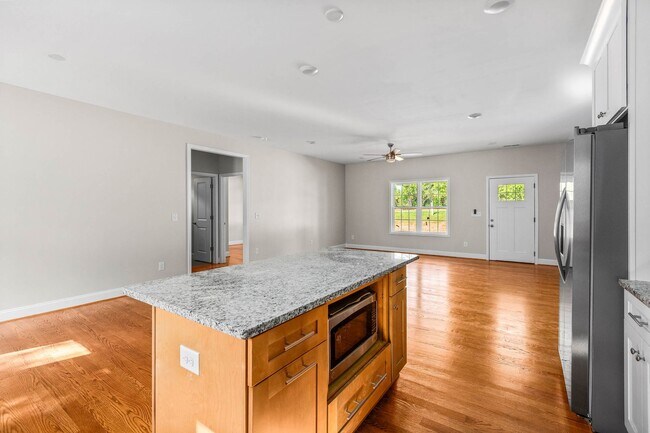2459 Griffith Rd