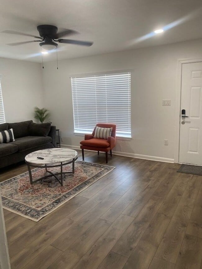 Photo - Fully Renovated 1x1 in amazing location!