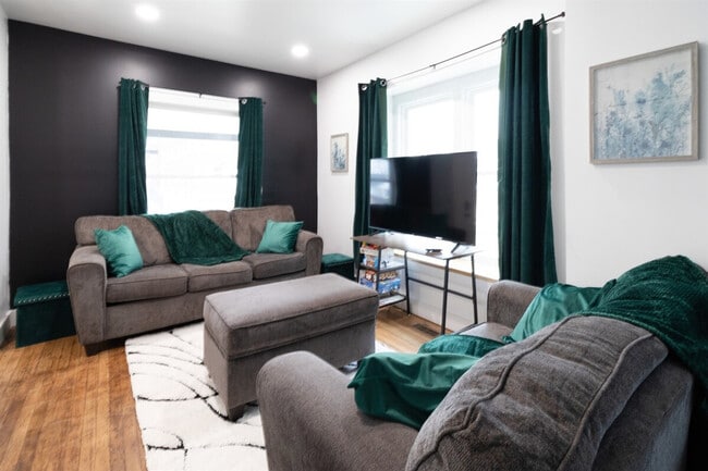 Building Photo - 10628 Lee Ave Unit ID1290638P