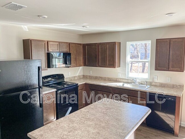 Photo - 156 Sarnesfield Wy