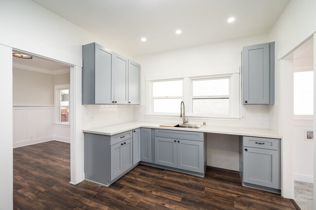 Kitchen - 931 S Grand Ave Unit 933