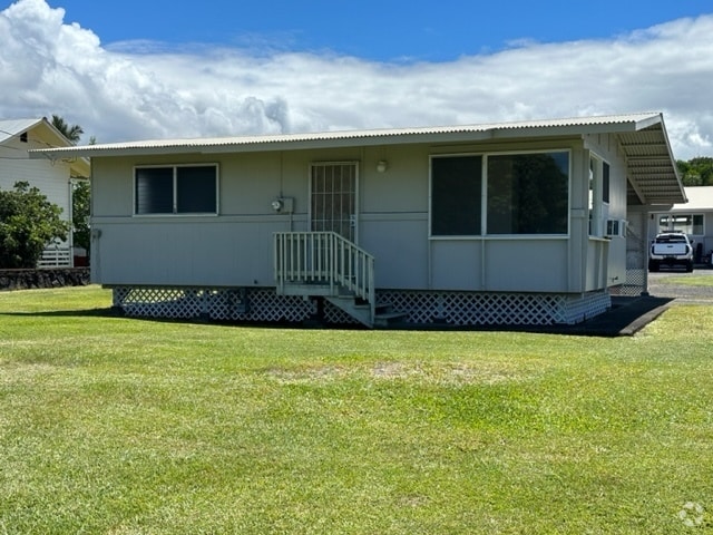 Building Photo - 678 Laukapu St Rental