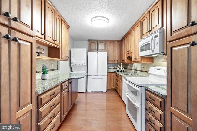 Photo - 8360 Greensboro Dr Unidad 721
